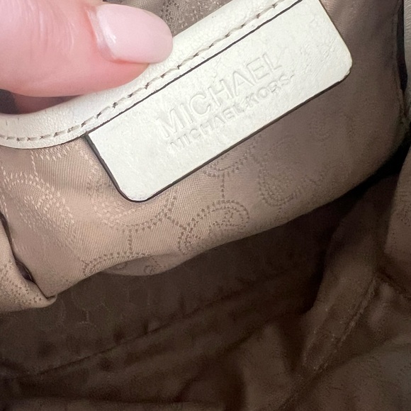 MK Michael Kors Jet Set Large Gather signature tote-Tassel Purse - Picture 6 of 9